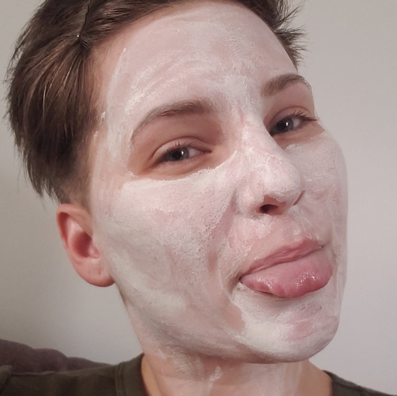 Meet your Posher, Cassia - Picture 2 of 2